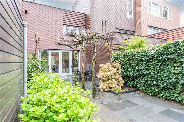 Bekijk foto 23 van Hendrik Veenemanstraat 88