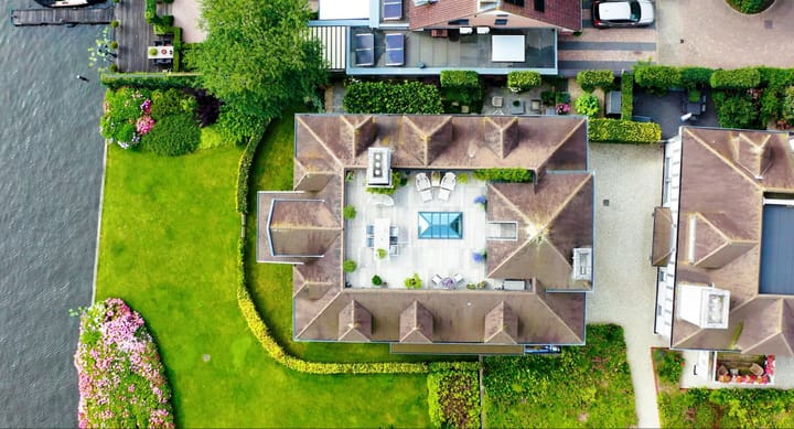 Photo 3 of Overweer 3