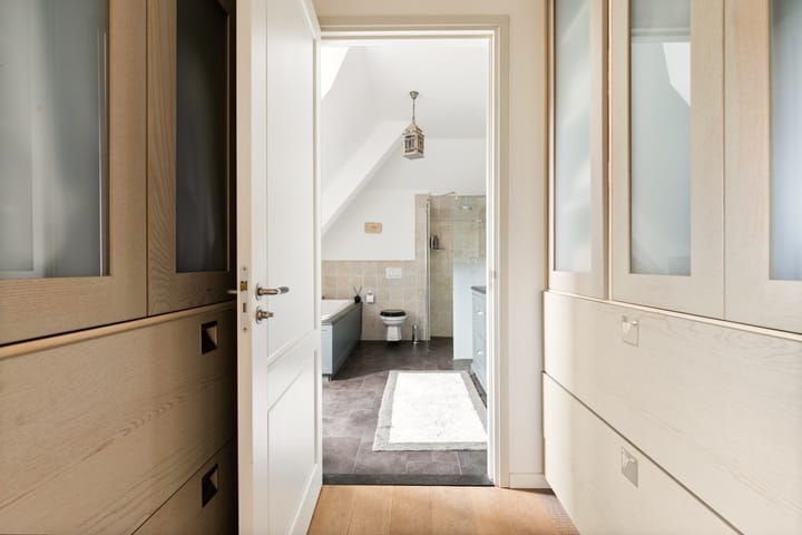 Photo 14 of Overweer 3