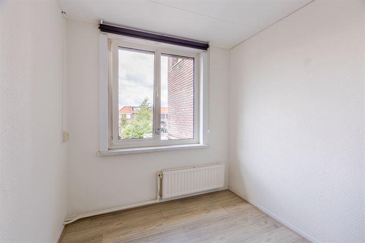 Bekijk foto 17 van Staringstraat 21