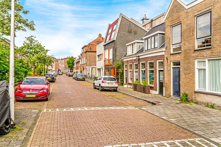 Bekijk foto 1 van Leliestraat 52