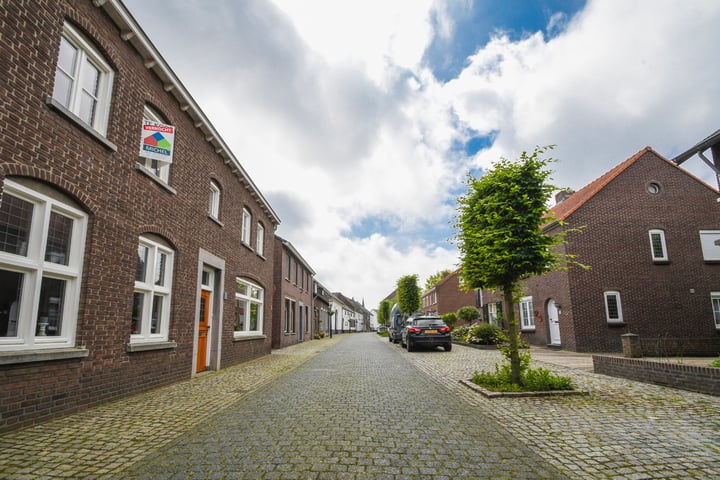 View photo 40 of Maasstraat 12