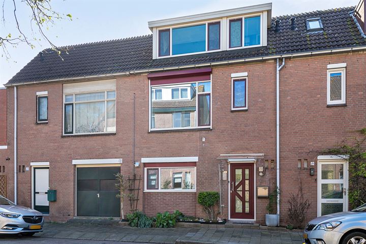 Bekijk foto 2 van A. van der Tangstraat 21