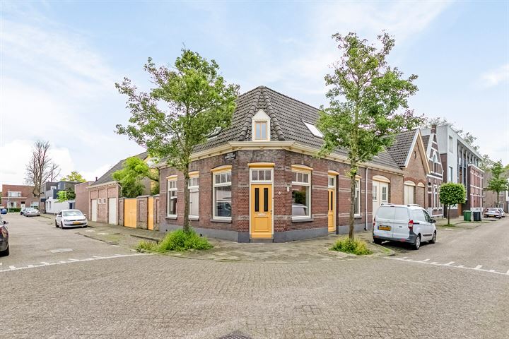 Bekijk foto 2 van Damstraat 6