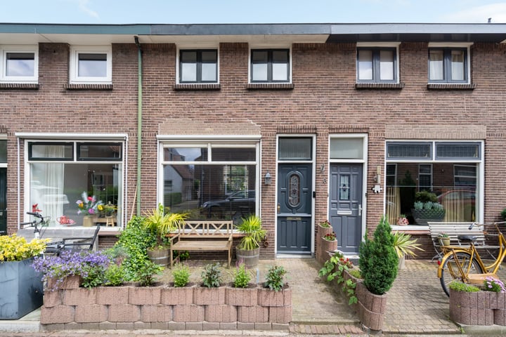 Bekijk foto 1 van 1e Honthorststraat 8