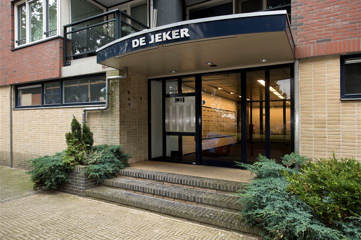 View photo 2 of Jekerstraat 164