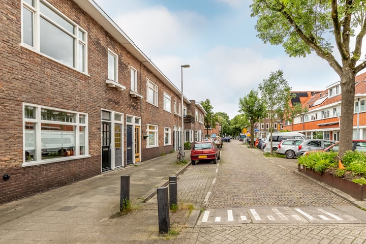 Bekijk foto 25 van Johannes Uitenbogaertstraat 52