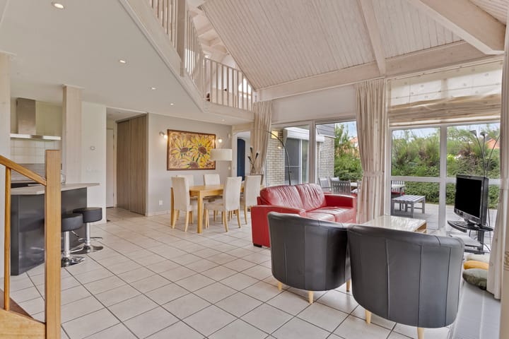 Photo 4 of Jan van Gent 6