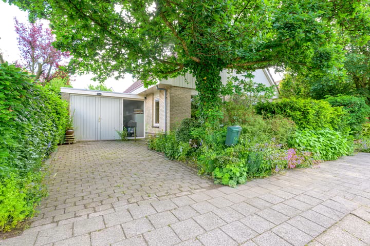 Photo 43 of J.J. Wernerstraat 32