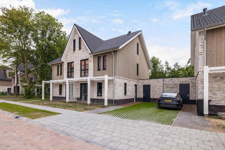 View photo 33 of Twee-onder-een-kapwoning (Bouwnr. 104)