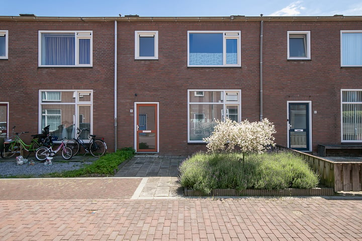 Bekijk foto 1 van Adriaen van de Vennestraat 16