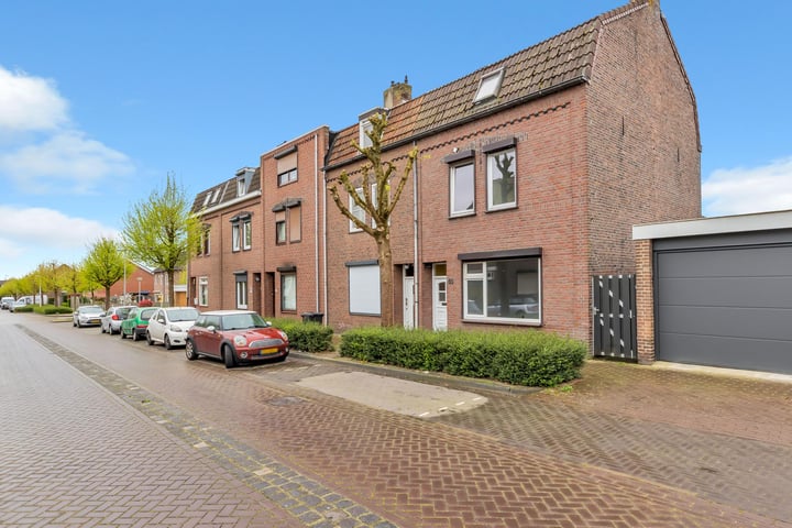 View photo 2 of Romeinenstraat 83