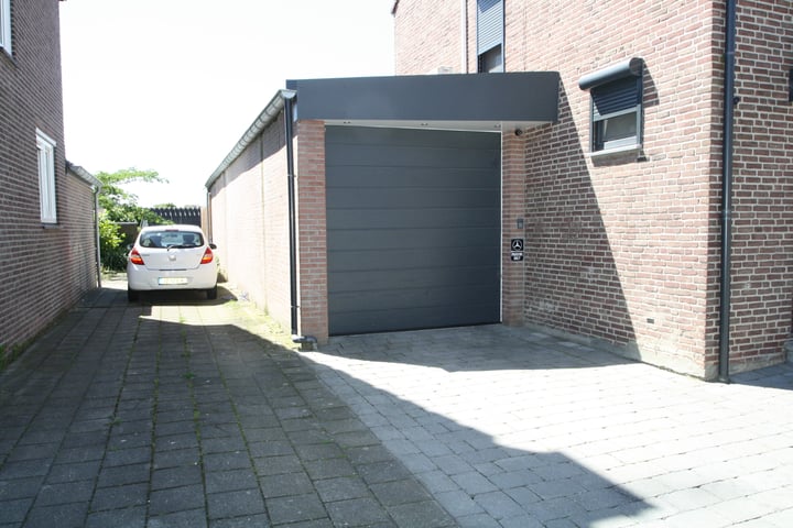 Bekijk foto 3 van Karel Doormanstraat 68