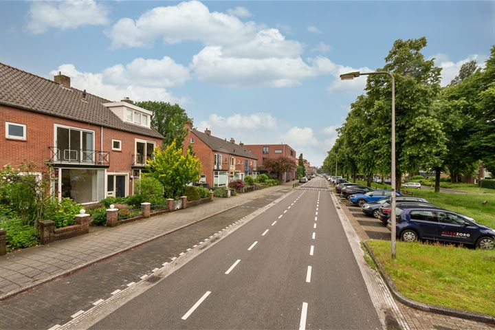 Bekijk foto 3 van Johan van Oldenbarneveltlaan 122