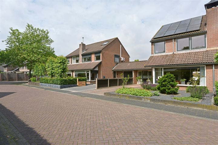 View photo 4 of Heinestraat 17