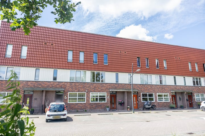 Bekijk foto 2 van H.P. Berlagestraat 97