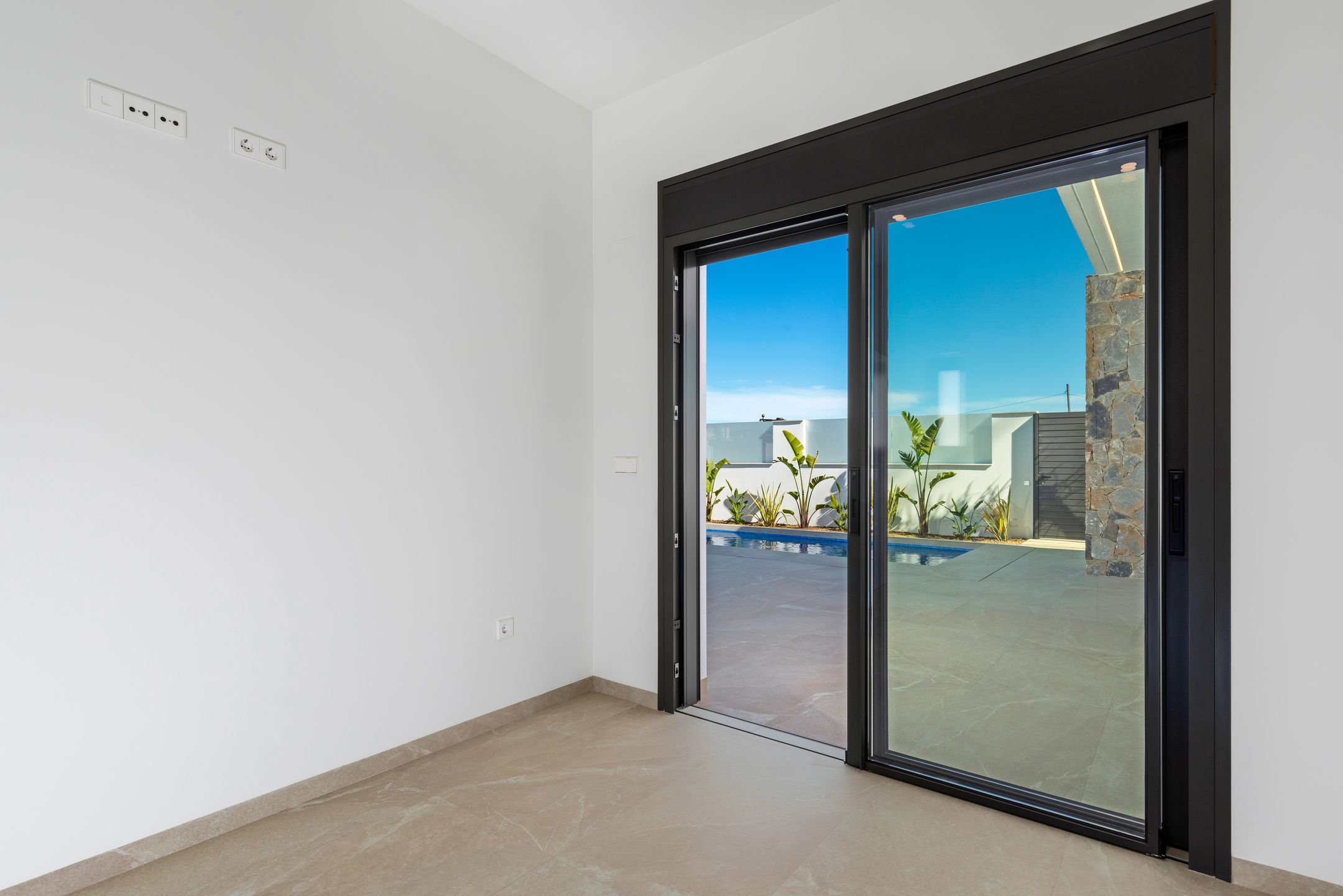 Foto 12 van Calle Isla de Fernando Poo 35