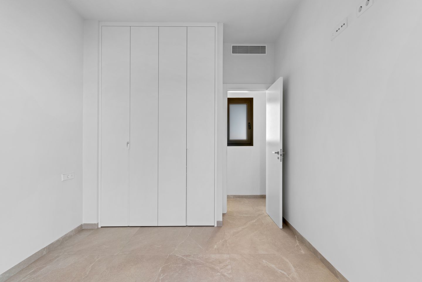 Foto 44 van Calle Isla de Fernando Poo 35