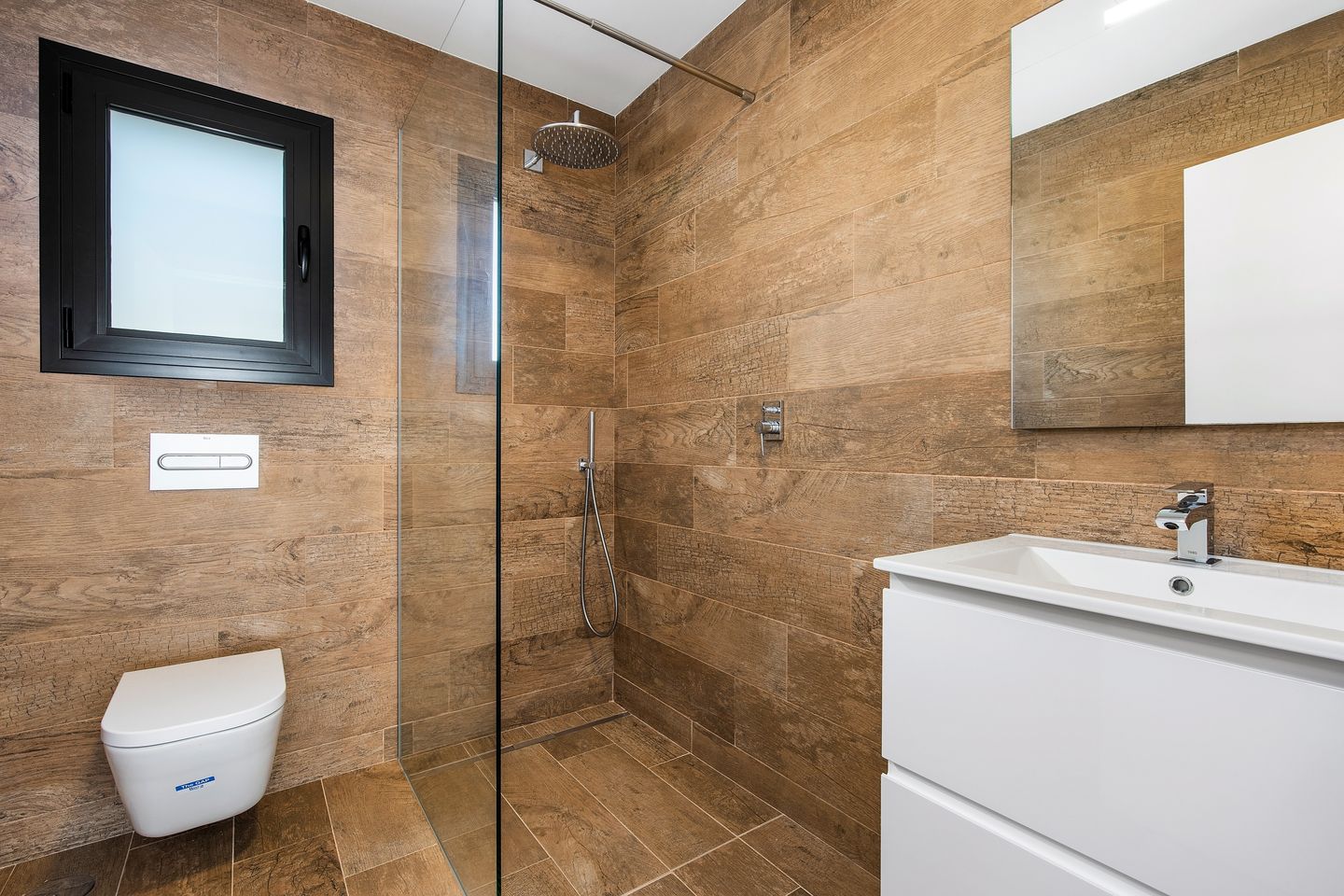 Foto 134 van Calle Isla de Fernando Poo 35