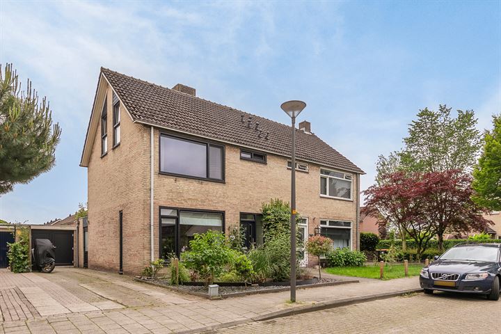 Bekijk foto 1 van Goudenregenstraat 45