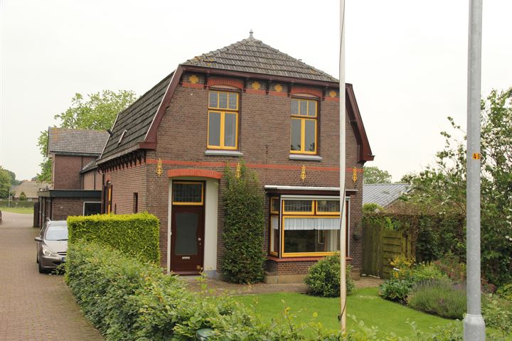 Bekijk foto 1 van Kanaaldijk 55