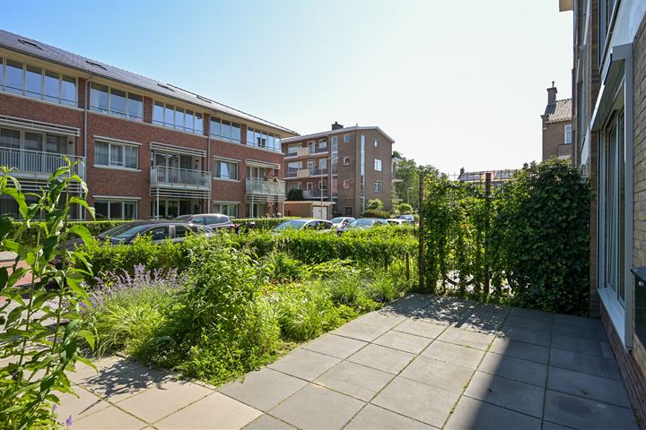 Bekijk foto 32 van Campanulastraat 81