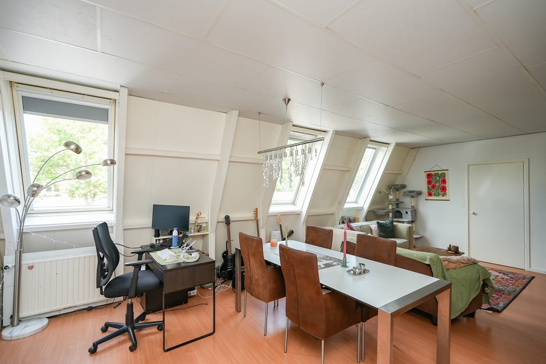 Photo 2 of Biezenstraat 77