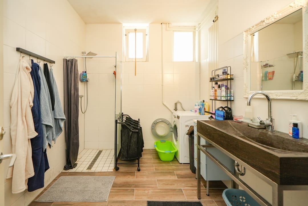 Photo 16 of Biezenstraat 77