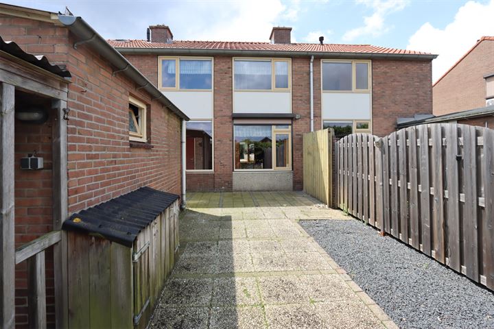 Bekijk foto 10 van Lijsterbesstraat 36