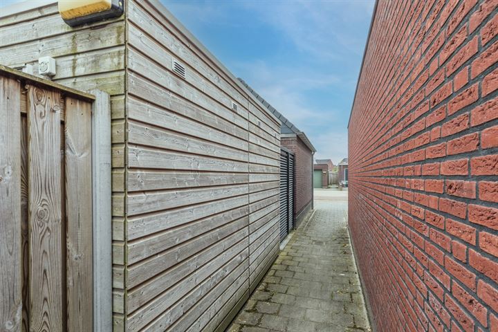 Bekijk foto 44 van Den Uylstraat 17