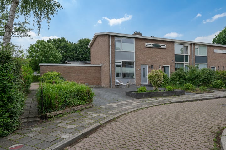 Bekijk foto 1 van De Vries Lamstraat 9