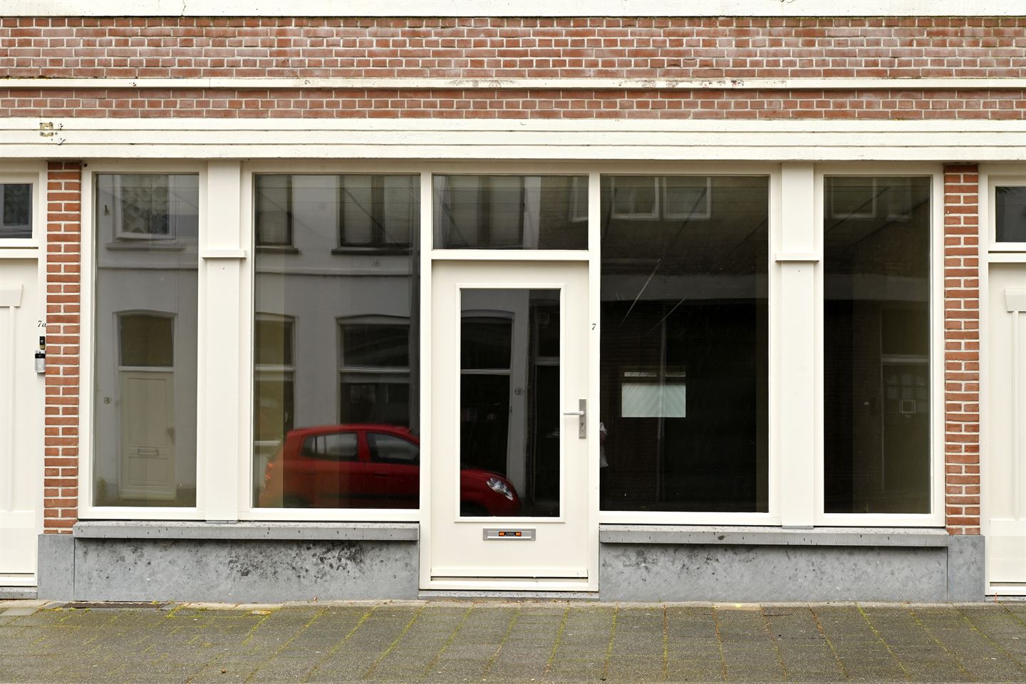 View photo 2 of Wassenaarstraat 7