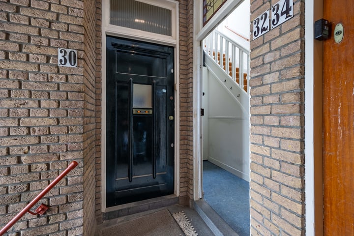 Bekijk foto 2 van Van Heutszstraat 32