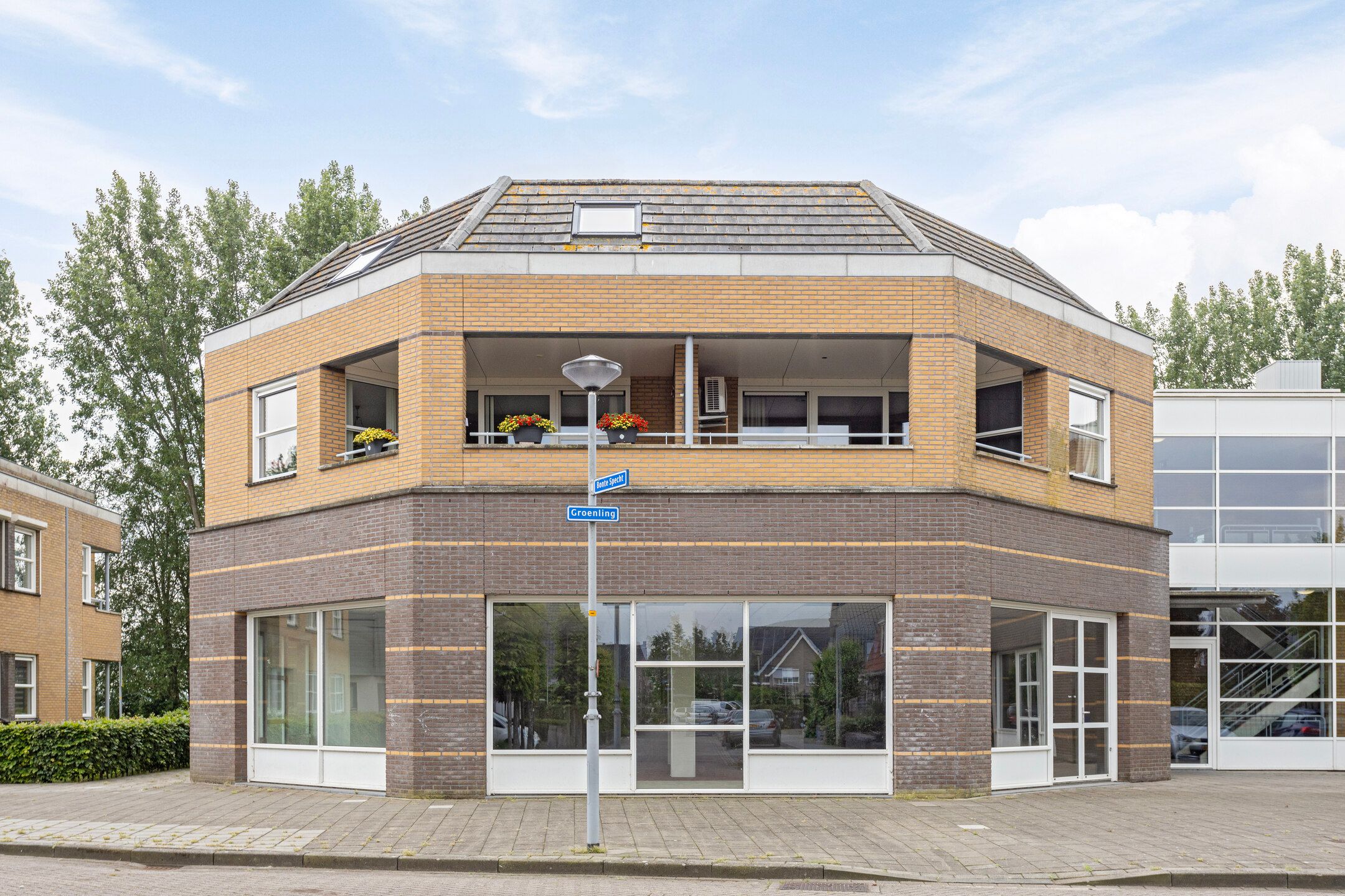 Winkel Alphen aan den Rijn | Zoek winkels te koop: Raadhuisstraat 156