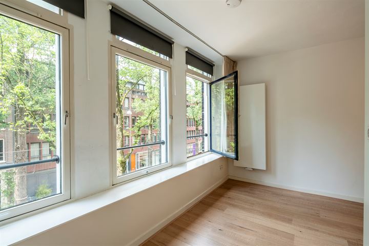 Bekijk foto 4 van Czaar Peterstraat 112-2