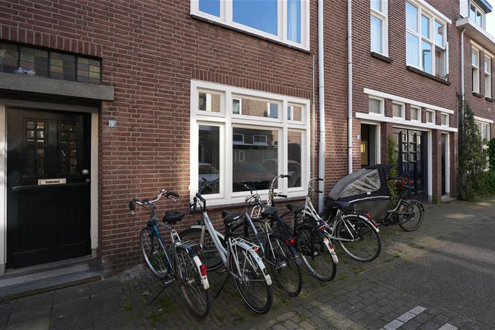 View photo 3 of Evertsenstraat 19-A