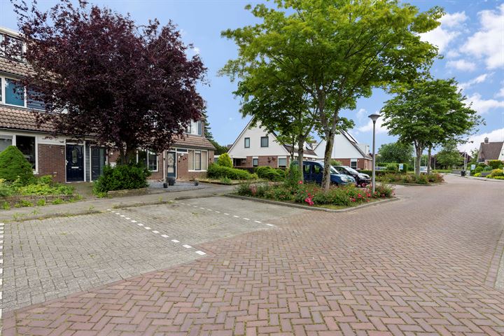 Bekijk foto 34 van Naardenstraat 11