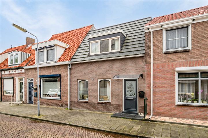 View photo 7 of Achterstraat 36