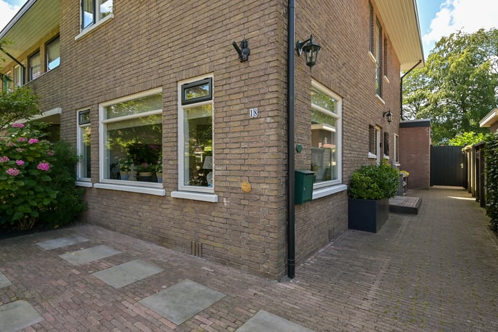 View photo 30 of Santhorstlaan 18