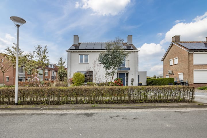 Foto 2 van Van Gaverenlaan 11