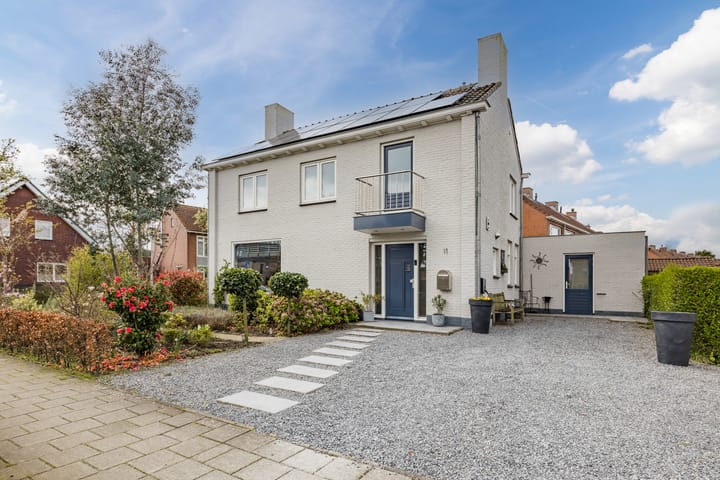 Foto 1 van Van Gaverenlaan 11