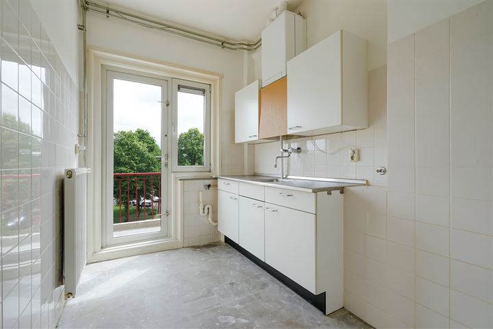 View photo 4 of Woudenbergstraat 115