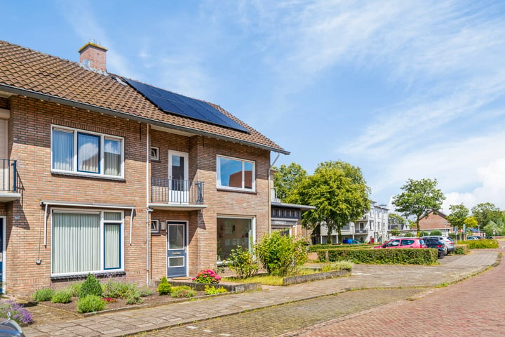 Bekijk foto 1 van Hoogeindsestraat 70