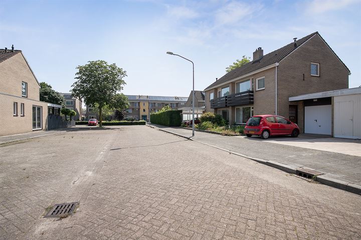 Bekijk foto 38 van Braambeslaan 3