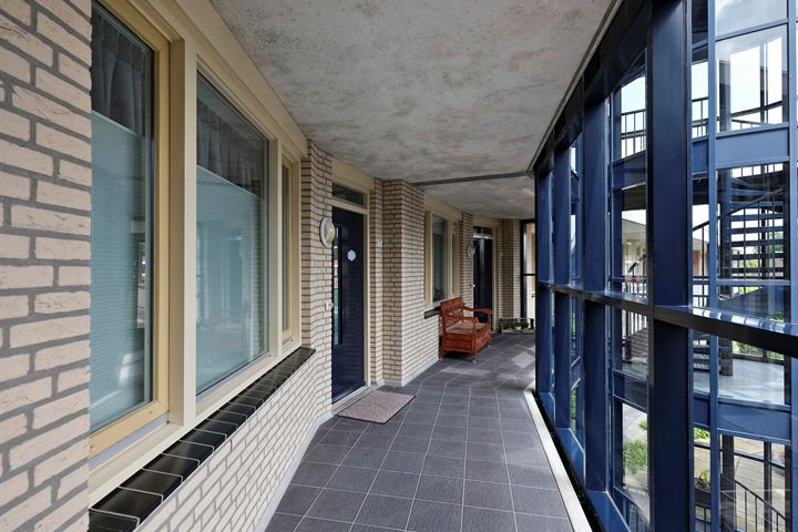 Bekijk foto 30 van Leliestraat 17