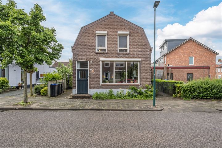 Bekijk foto 1 van Kanaalstraat 52