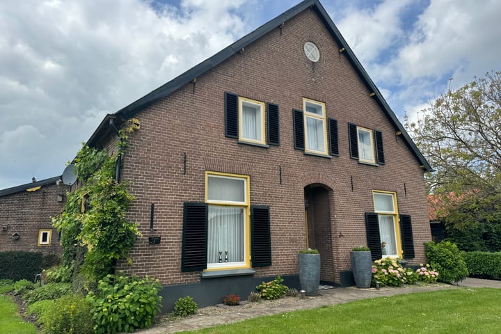 Bekijk foto 1 van Oude Weisestraat 7