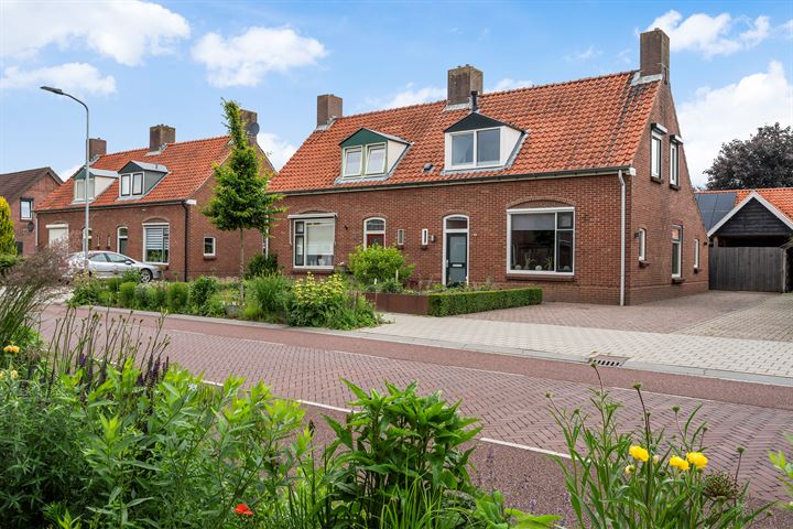 View photo 1 of Admiraal de Ruyterstraat 74