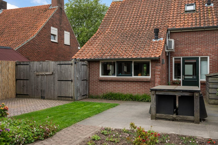 View photo 36 of Admiraal de Ruyterstraat 74