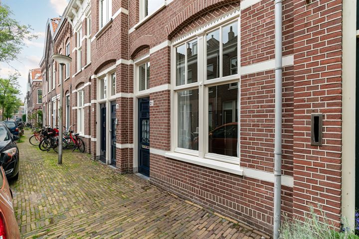 Bekijk foto 2 van Warmoezierstraat 21